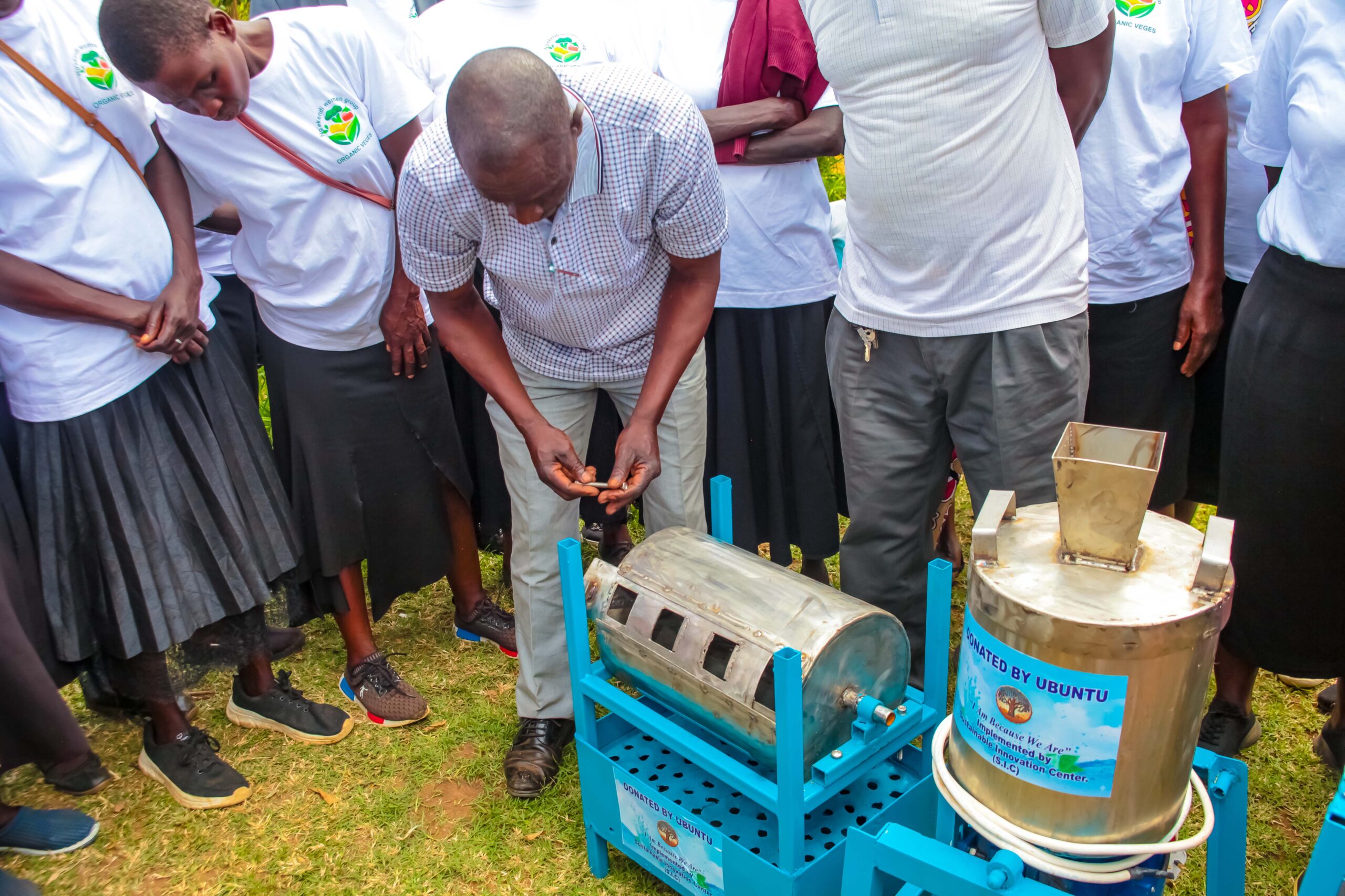 Peanut processing machine